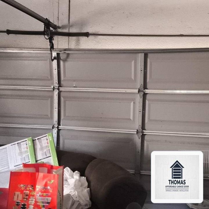 Thomas Affordable Garage Door Dispatch in Midlothian (Oak Forest Area): Heavy-Duty EPDM Perimeter & Bottom Seal Weatherproofing - Midlothian, IL